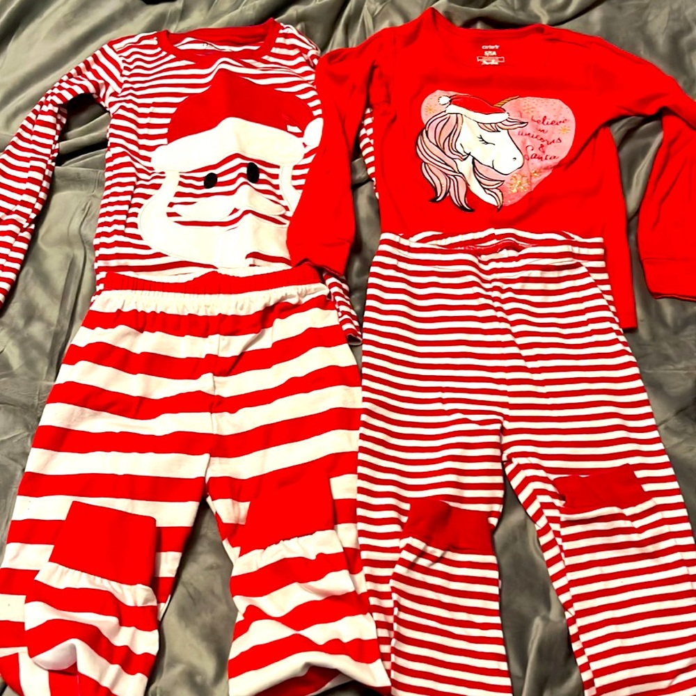 Girls Christmas pajamas size 5, both excellent condition, worn once